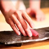 大将自慢の伝統ある江戸前鮨を旬の鮮魚でいただく。