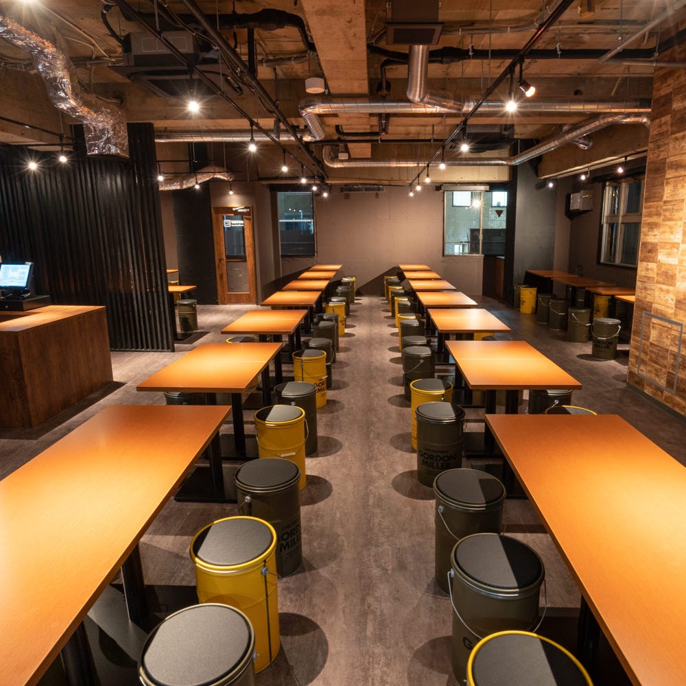 広々としたおすすめ屋 町田店の店内