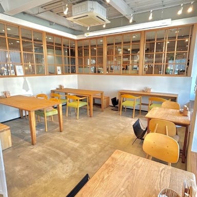 茶の間喫茶_テーブル席(1~2名様×4卓)