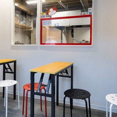 爆汁堂餃子_【店内テーブル席:1名~10名】ライブ感あふれる店内で、出来立ての「爆汁」体験を。