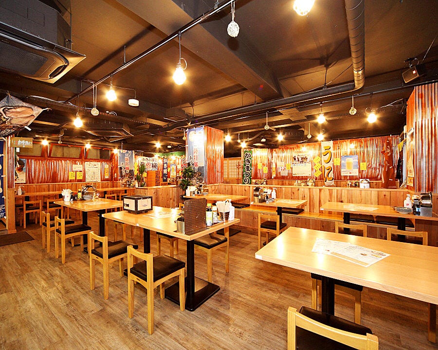 飛梅 神田西口店の店内