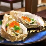 宮島産の牡蠣を全ての寿司コースでお出しします。