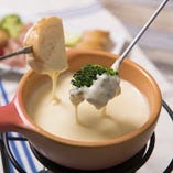 みんな大好きチーズフォンデュは、盛り上がること間違いなし◎