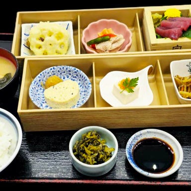 輝庭_彩り箱御膳