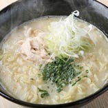 〆にはやっぱりこれ!!
名物とり塩ラーメン