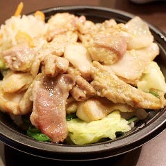 スタミナホルモン丼　※画像は塩タレ・肉ダブル＆ごはん大