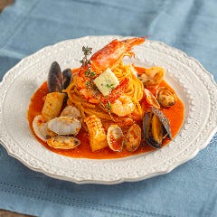 ラ・メゾンアンソレイユターブル ルミネ大宮店_魚介のペスカトーレロッソ　ハーブバターと一緒に