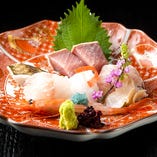 日本海で育った新鮮魚介。天然魚介に舌鼓を打つ。