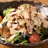 [徳島] 藁焼き野菜とベーコンのスパイシーサラダ
