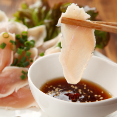 毎日仕入れる新鮮な 若鶏のたたきは食べなきゃ♪