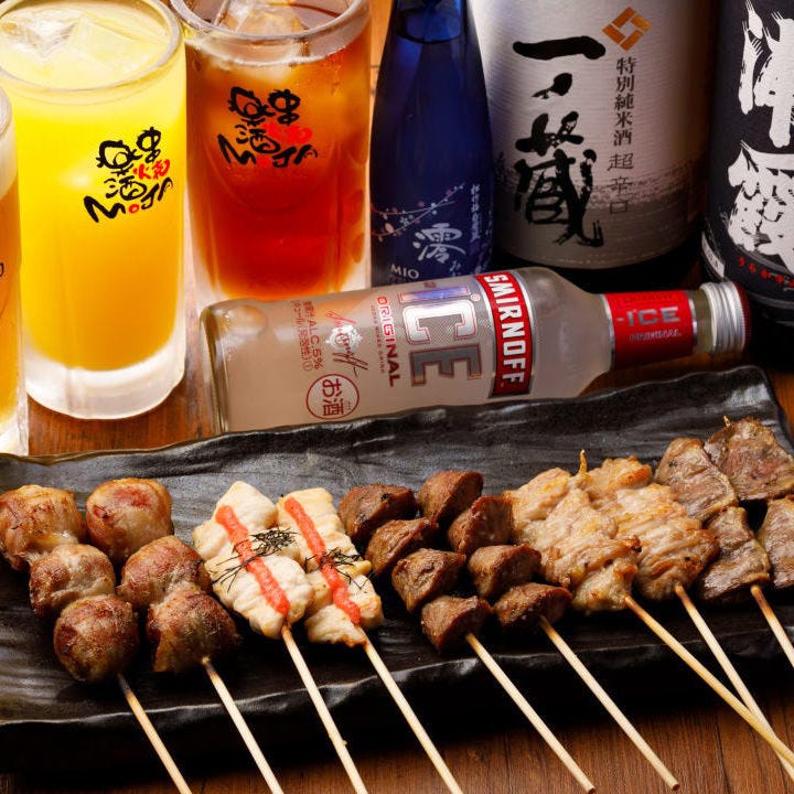 飲み放題は約80種。焼鳥と相性抜群の日本酒を4種飲み比べ