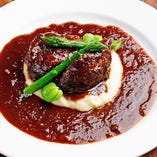 口の中でほろほろ解ける『頬肉の赤ワイン煮』