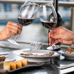 鰻に合うかを基準に厳選したスペイン産ワインを多数ご用意。