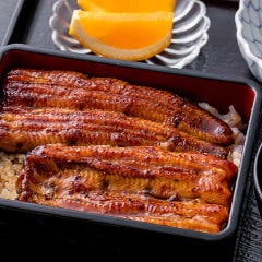 名物の鰻のお料理が、ご自宅でもお楽しみいただけるお弁当に。