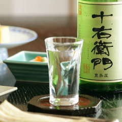 伝統的な日本料理“鰻”にはやはり日本の酒がよく合います。