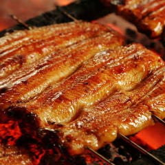 利根川の愛称からその名をとった特別養殖鰻『坂東太郎』を使用。