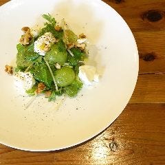 季節に合わせた旬のお野菜とフルーツを使った一品の数々