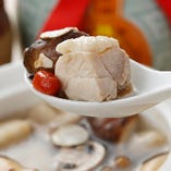 美容･健康が気になる方には薬膳野山菌鶏壺がおすすめ