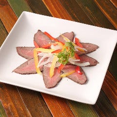 おすすめ♪大人気の和牛を使用したローストビーフもございます