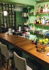 お酒メインのお客様もお気軽に カウンター席ございます