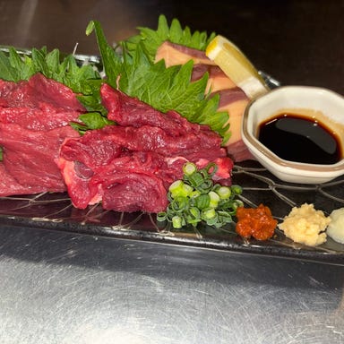 鉄板焼き鳥と肉寿司 個室UMIバル×肉酒場 310 秋葉原店_馬刺し3点盛り