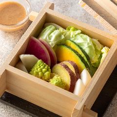 7種野菜の蒸籠蒸し　塩辛バーニャカウダ
