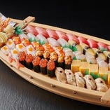 寿司船盛り合わせ
