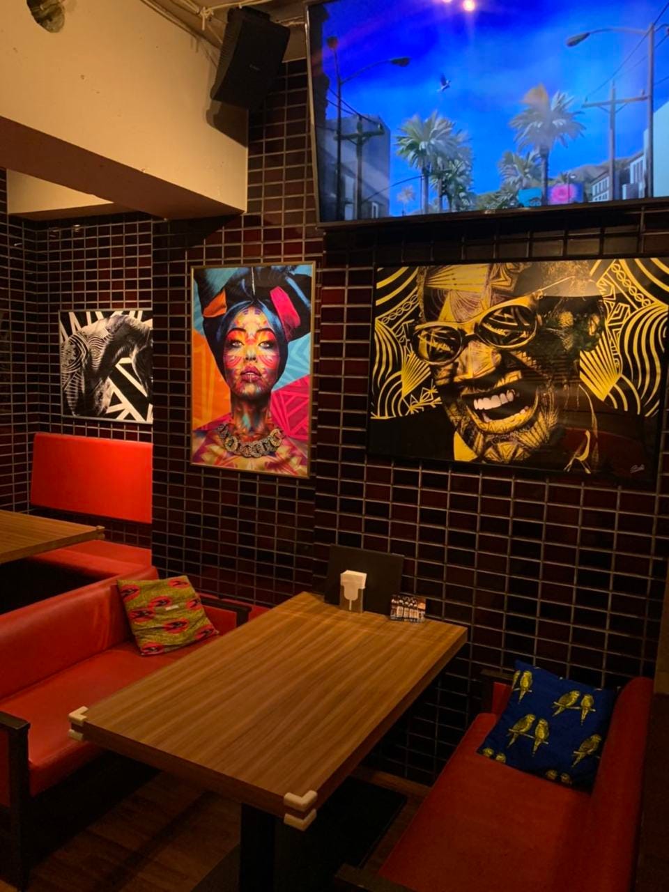 カフェアンドバー ビレッジのソファ席