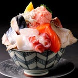 8種盛り盛り海鮮丼<海鮮7種・たまご>