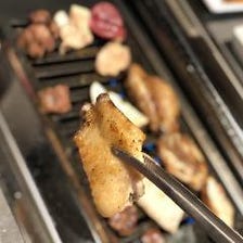 ご宴会４,000円コース（全10品）自慢の鶏焼き肉５種と鶏塩鍋が楽しめる！