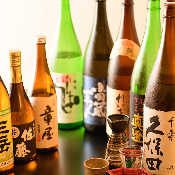 定番の焼酎や地元の球磨・天草の焼酎、こだわりの日本酒が勢揃い