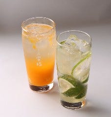 旬の果物を使用したサワーやこわだりの果実酒などもございます。