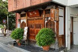 古都鎌倉の禅寺を模した、落ち着いた雰囲気のお店です。