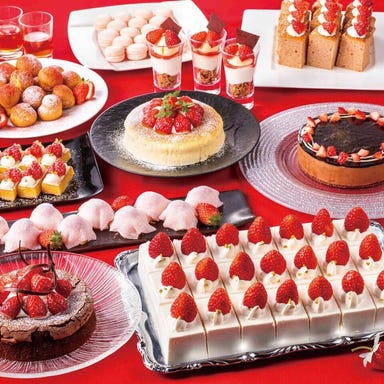 スカイクルーズ マクハリ アパホテル&リゾート東京ベイ幕張_【苺フェア/平日】ホテルパティシエ特製 苺食べ比べ3種!苺のスイーツや苺を使用したお料理が大集合!
