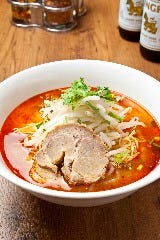 元祖ティーヌンのトムヤムヌードル。お好みで麺が選べます。