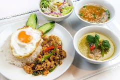 大人気！平日ランチセット ガパオとカレーセット 1280円