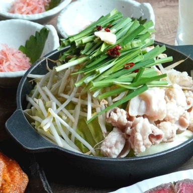 九州名物 とめ手羽 熊本店_【2時間飲み放題付/生ビールOK】大人気!もつ鍋・和牛たたき風など全10品を満喫!『とめ手羽&博多もつ鍋』