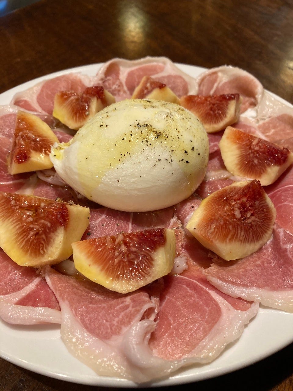 ブラータと生ハムor季節のフルーツ