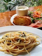 パン、サラダ、スープ、カフェ付きのパスタランチ。1200円から！