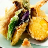 板長の腕が光る「天ぷら」えび、きす、めごち、いか,鯵、アナゴ、季節のお野菜などさくっと揚げたては絶品。