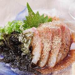新鮮な九州産かんぱち＆甘口醤油の相性が抜群の「ごまかんぱち」