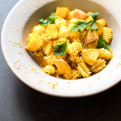 見た目も華やかな自慢の料理をご用意しております。
