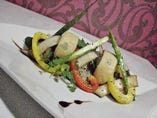 ハーブチキンとグリル野菜のサラダ