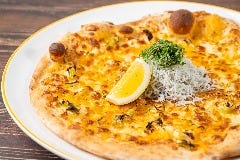 テイクアウトできます！車や海辺で島ピザをどうぞ！
