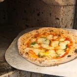 高温の石窯で焼き上げる絶品PIZZA