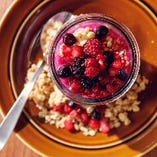 ハワイ生まれのピタヤをグラノーラと一緒に堪能『ピタヤボウル』