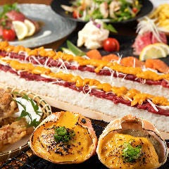 【ユッケ寿司が映える！】「ユッケ寿司＆大貝のつぼ焼きコース」7品≪3ｈ飲み放題付き≫5000円&rarr;3980円
