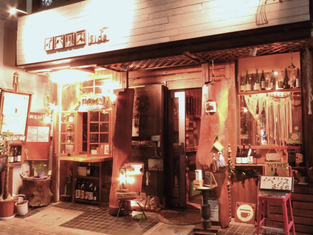 蕎麦とワインと イベリスサイドの外観