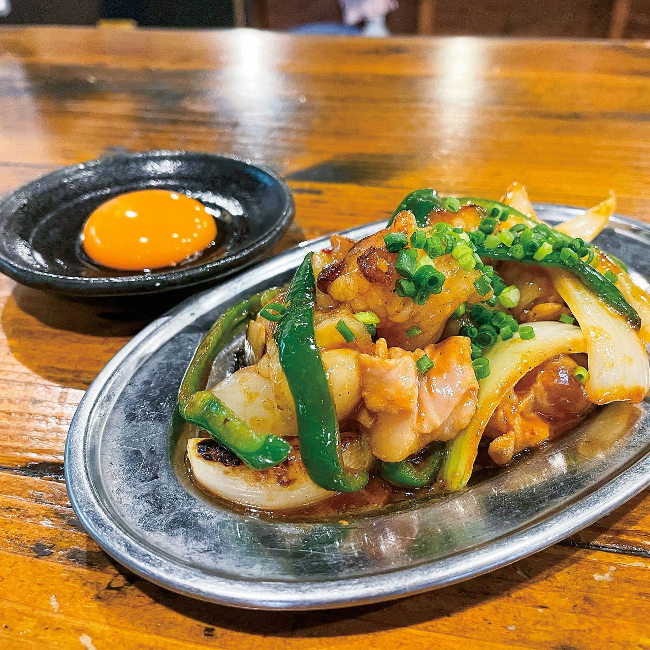 味噌焼き牛ホルモン（月見）　