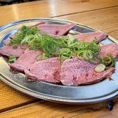 低温調理で大人気! 刺しも多種ご用意しております